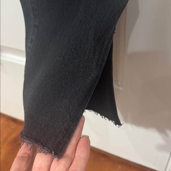 *NEW* GOOD AMERICAN GOOD BOY DISTRESSED BLACK WASH SIDE SLIT JEAN 2/26 - Picture 6 of 9